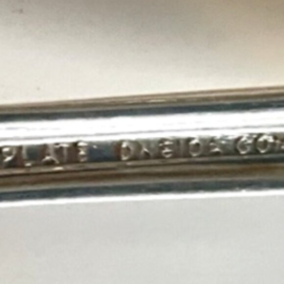 6 Vintage and Used Tudor Plate Soup Spoons in the Fortune 1939 Pattern Oneida - Picture 5 of 8